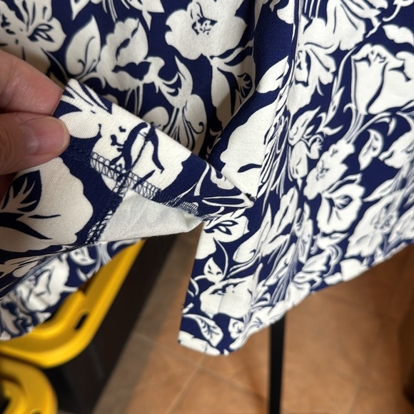 NWOT Lands’ End Navy White Floral Shift Dress Petite 6P Keyhole Stretch Pockets - Picture 12 of 13